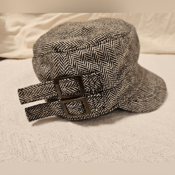 Fun Black & White Cap - Picture 3 of 3